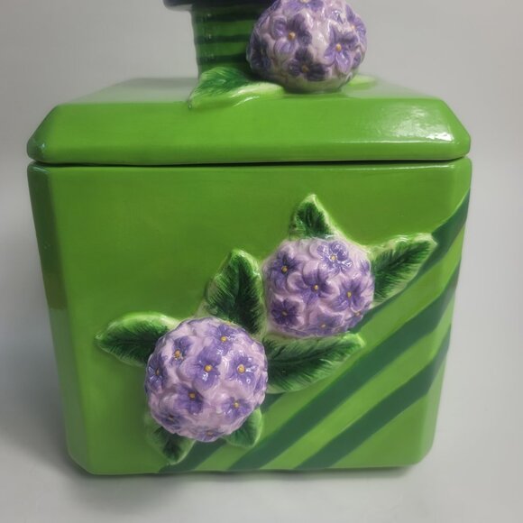 Vintage Unbranded Cookie Jar Green with Embossed Purple Flowers - Picture 4 of 16
